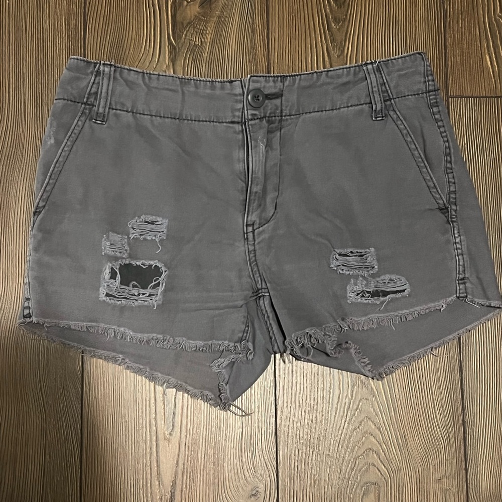 BDG Woman’s ripped shorts